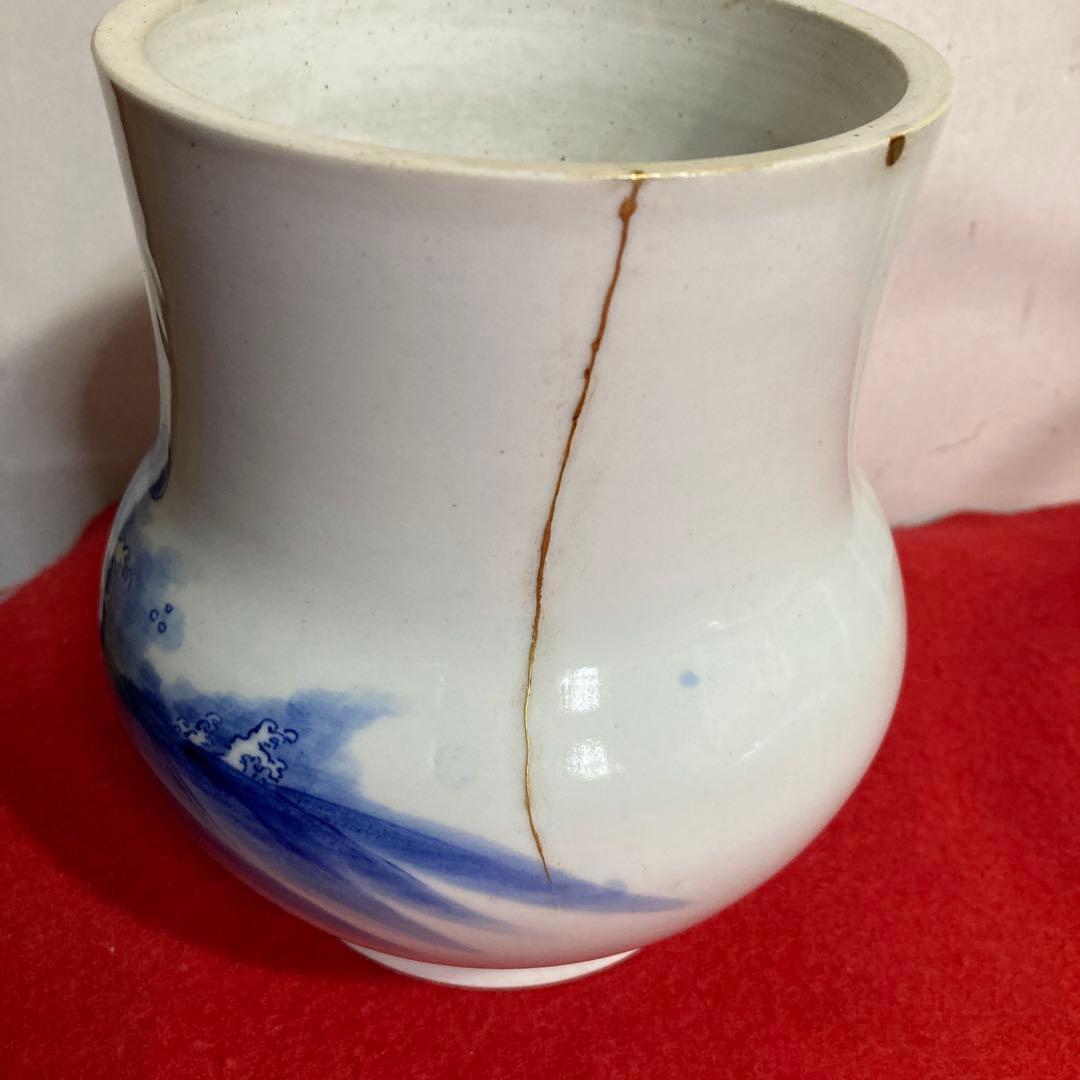 佐世保　平戸三川内焼　　　　　　　　　　　　　　白磁染付鯉図水指（漆塗り蓋付き）