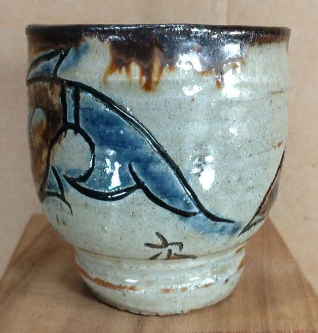 【本物保証】金城次郎 湯呑(魚紋）共箱(本人書付）栞 壷屋焼 人間国宝 美品