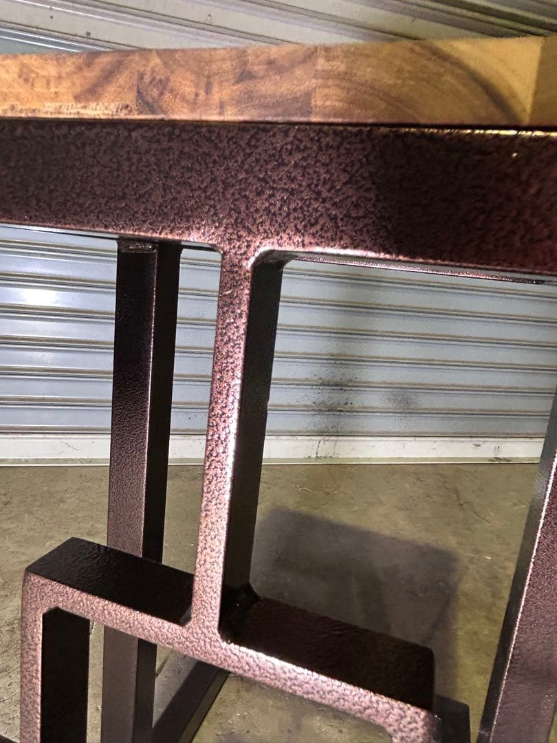 ASE デザイン性を重視したサイドテーブル　粉体塗装を施した他にはないカラー