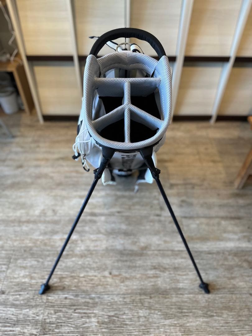 パーリーゲイツスタンドキャディバッグ　ホワイト　軽量