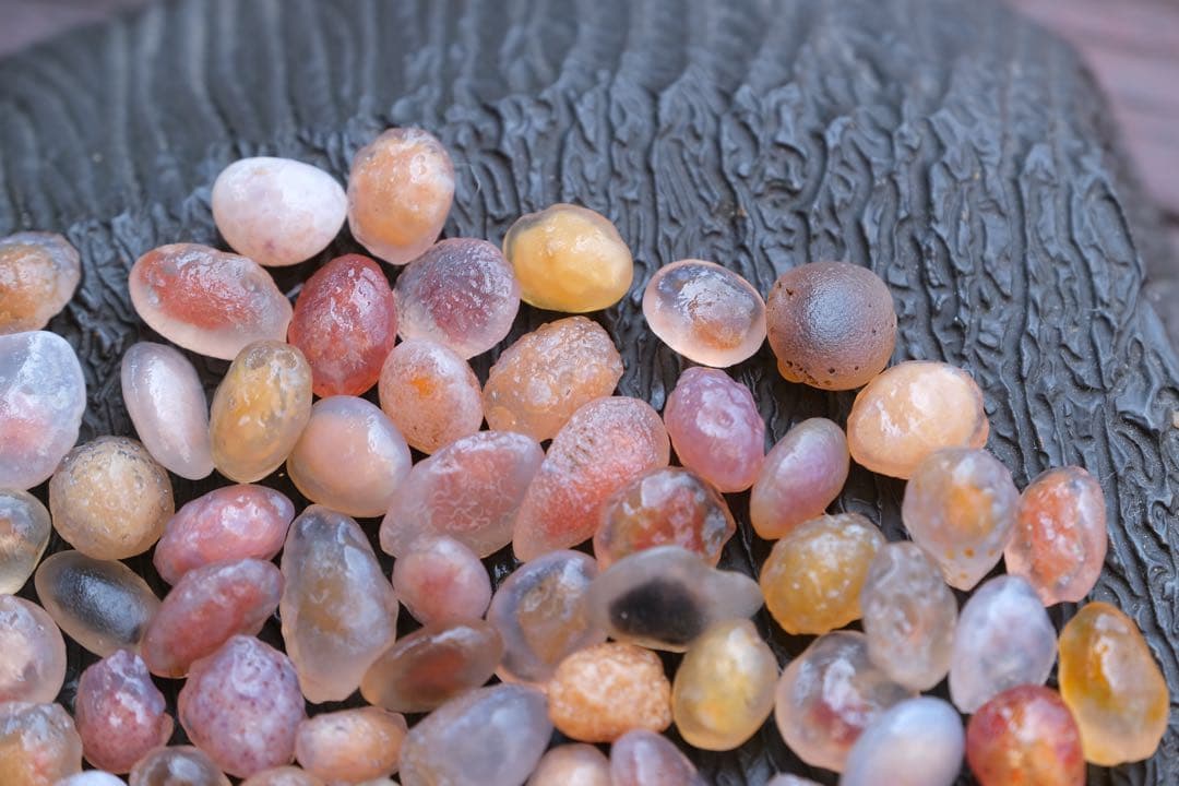 ゴビ石−1400 ゴビ瑪瑙　原石　極小粒　カラーフル