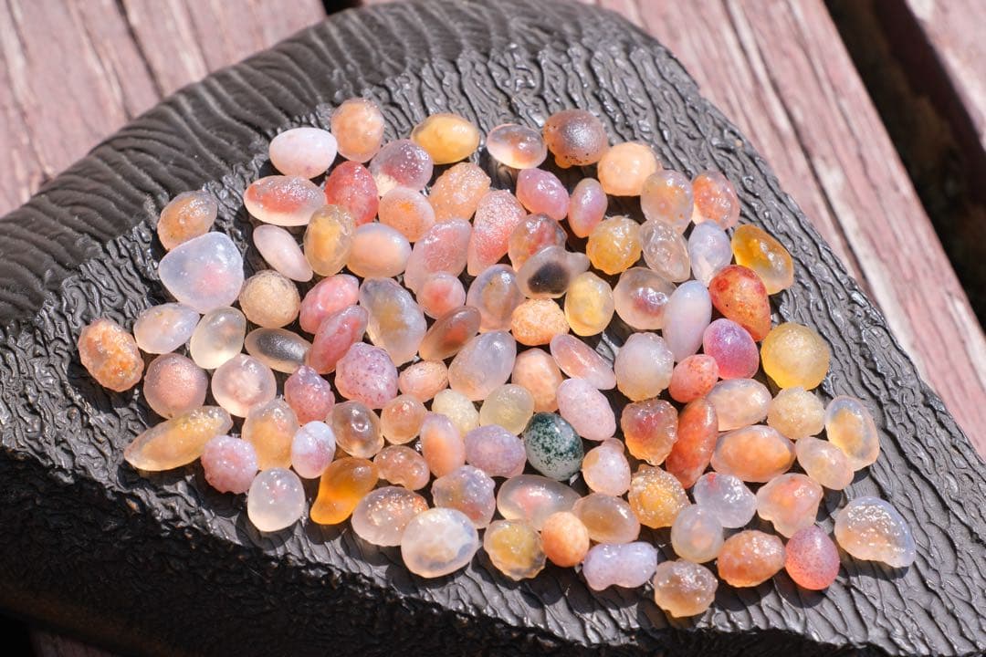 ゴビ石−1400 ゴビ瑪瑙　原石　極小粒　カラーフル