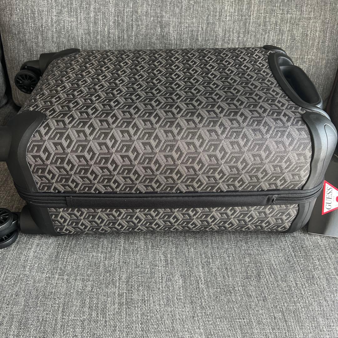 新品 GUESS-ゲス Wilder 18 in 8-Wheeler CHG