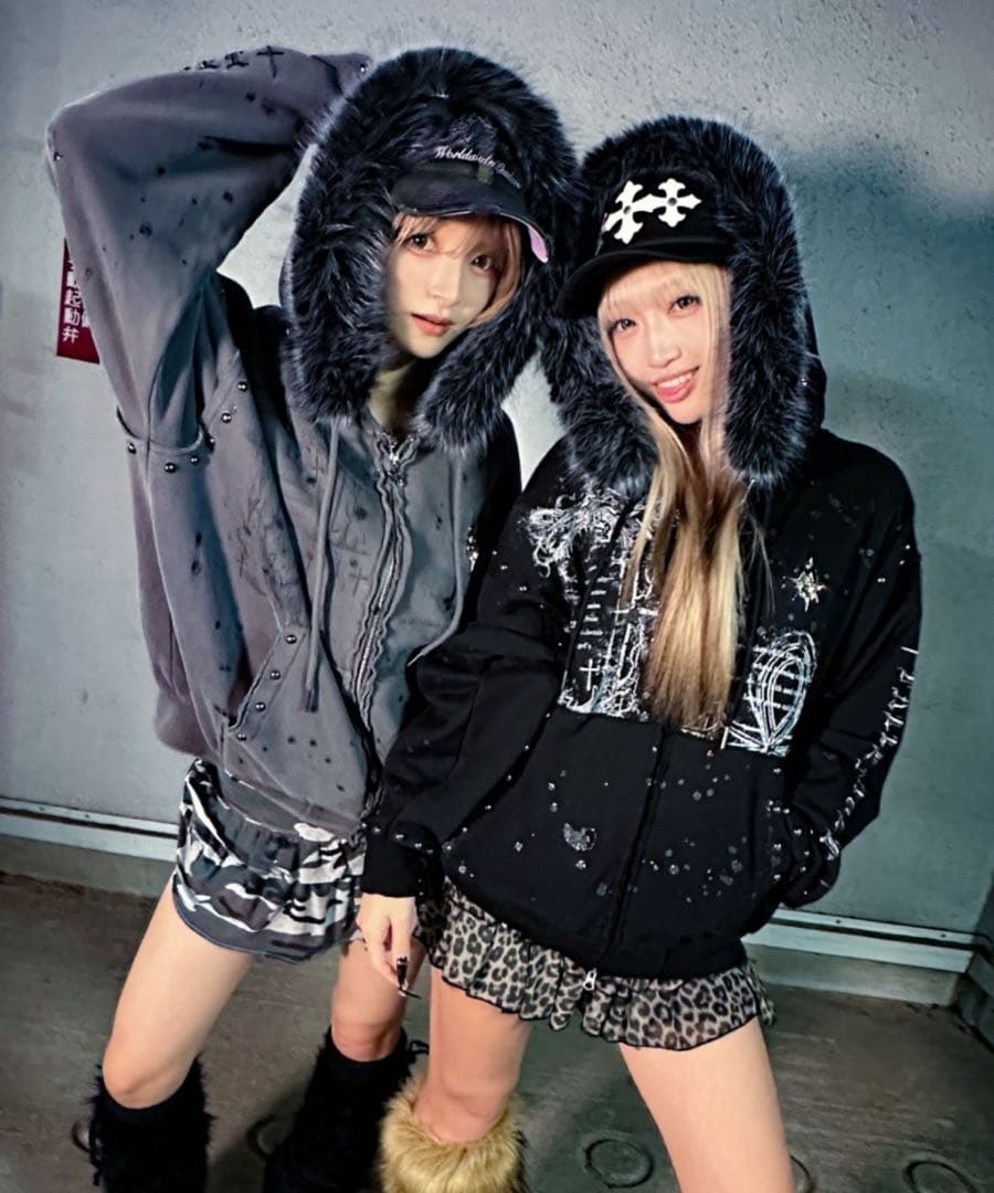 A'GEM/9 × .kom ファー付きラメ飛ばしジップパーカー ブラック