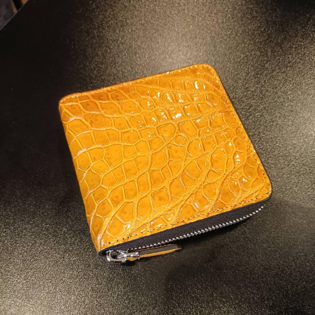 【ほぼ未使用】一枚革クロコダイル（ワニ革）二つ折り財布ラウンドファスナー