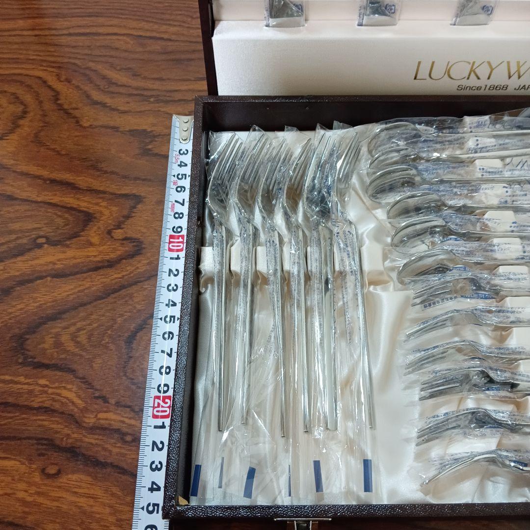 1-16　ラッキーウッド カトラリーセット 18-10 6客 30本