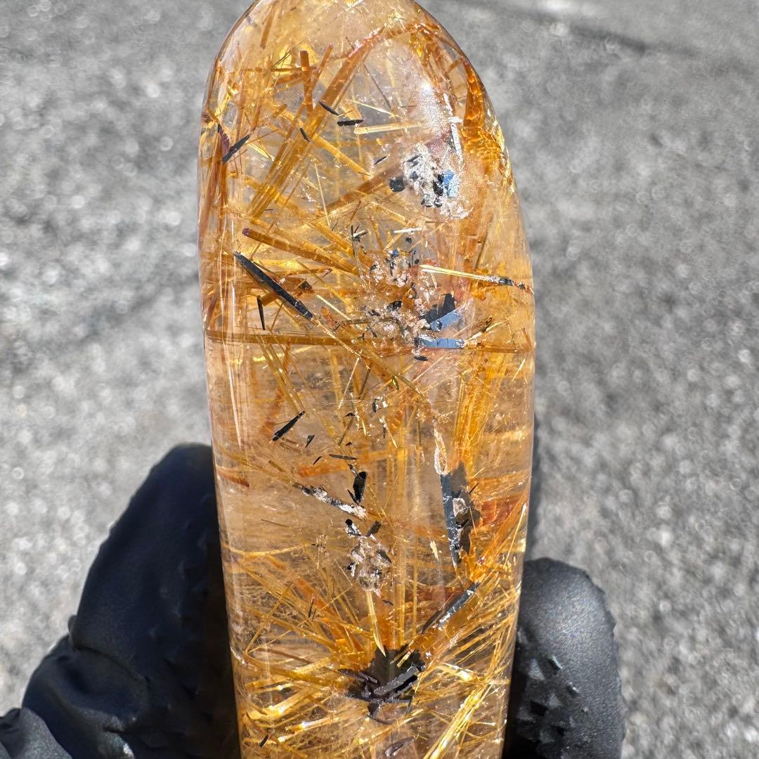 G-178タイチンルチル研磨石　ゴールドルチル放射状原石　天然石119g