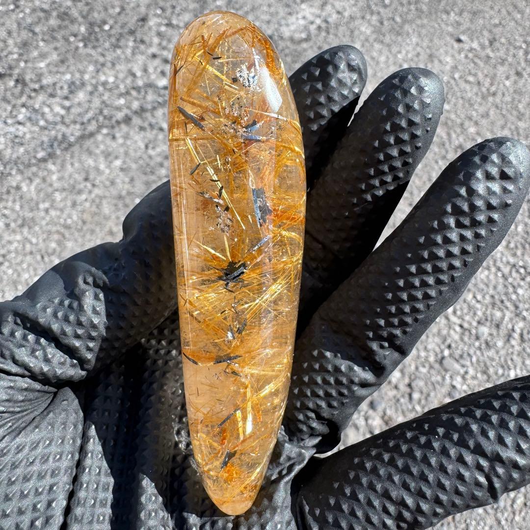 G-178タイチンルチル研磨石　ゴールドルチル放射状原石　天然石119g