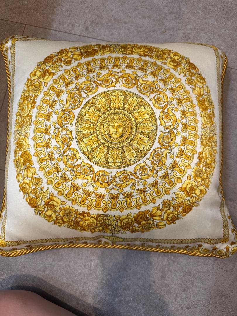 ヴェルサーチ　クッション　バロック