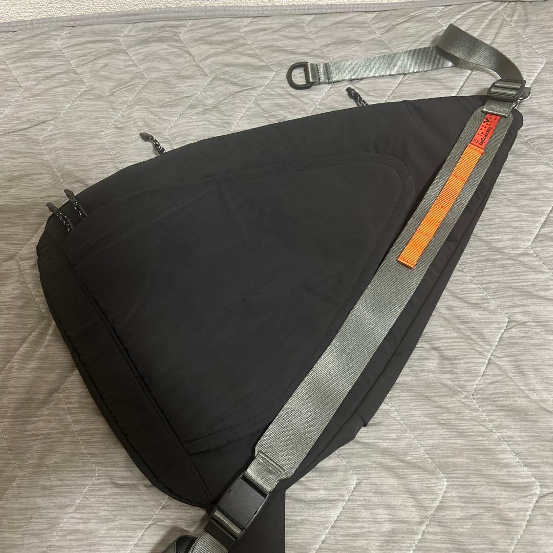 topologie トライアングル メッセンジャーバッグ