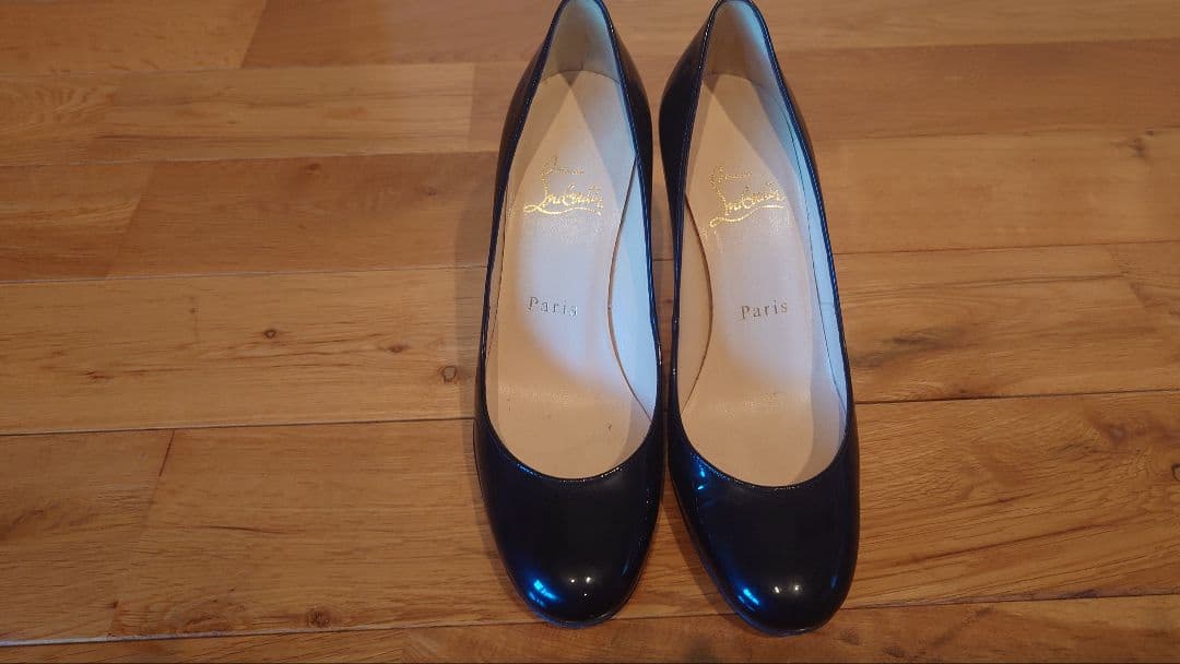 Christian Louboutin パリ ブラックハイヒール