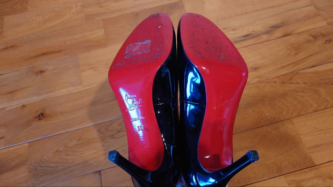 Christian Louboutin パリ ブラックハイヒール
