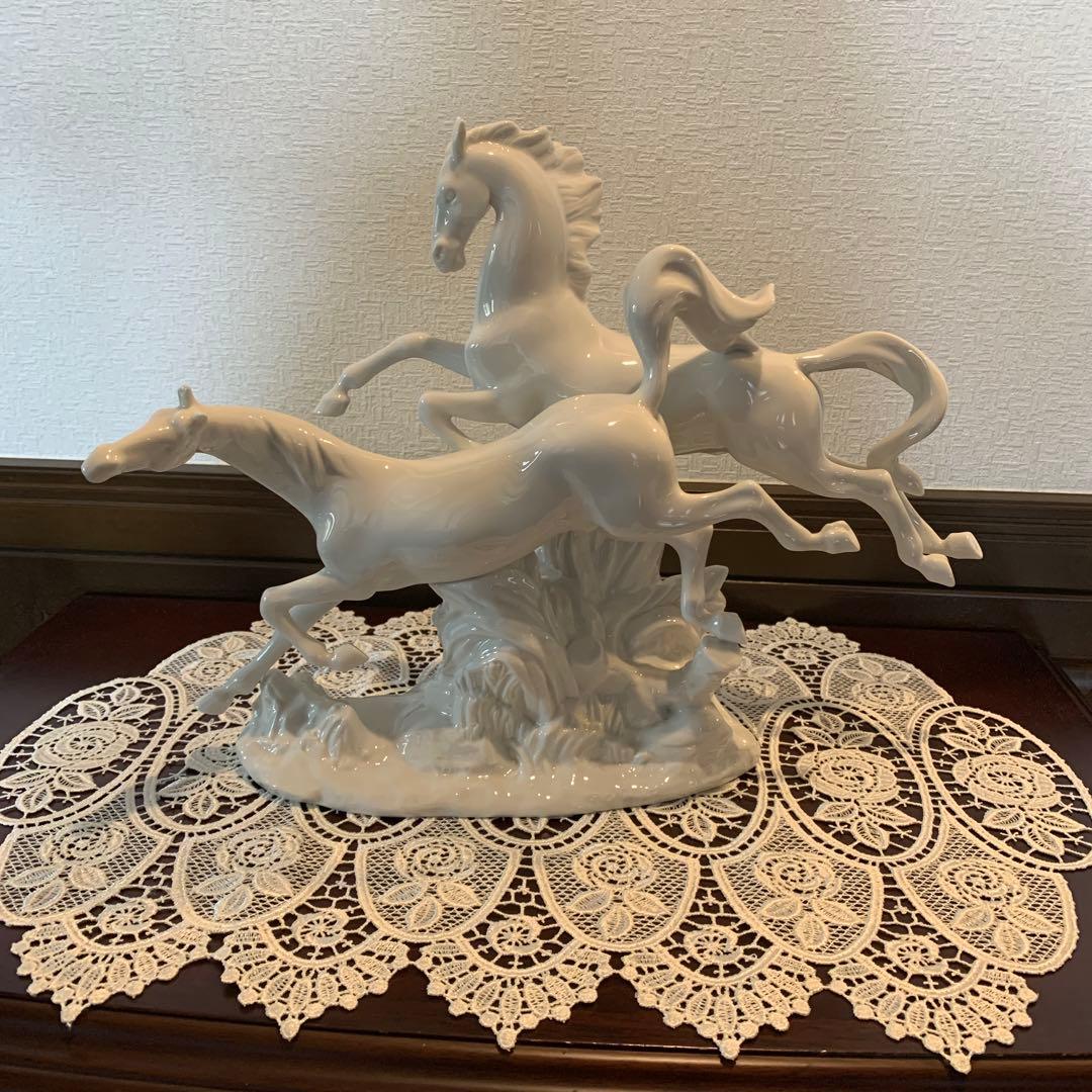 リヤドロ　　駆ける馬