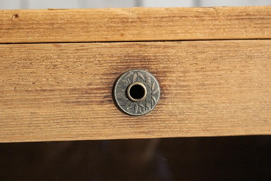 さお　　味のある前面ガラスの引き出し3段