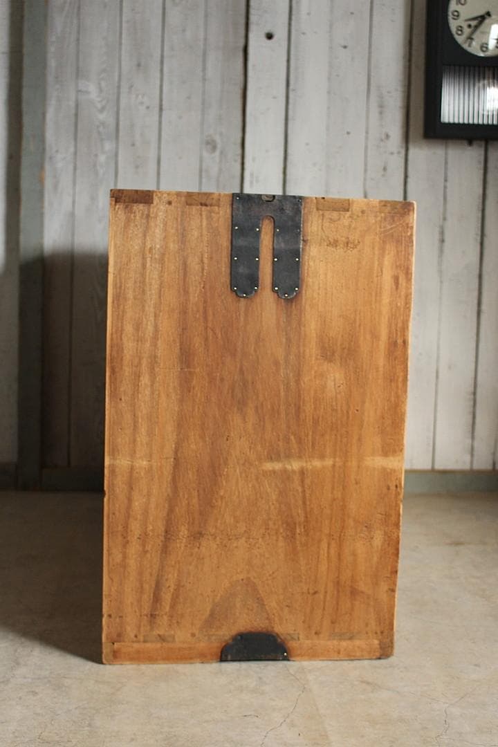 さお　　味のある前面ガラスの引き出し3段