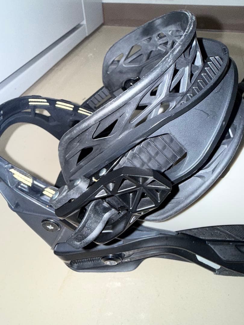 SALOMON district und 23-24モデル　サイズM 補修有