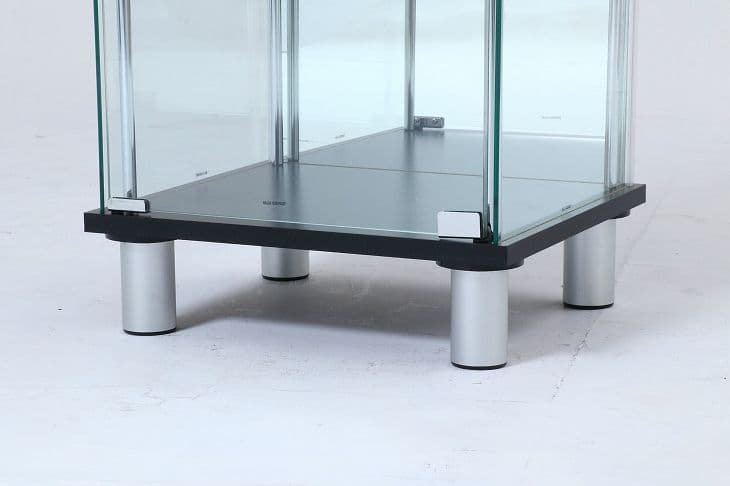 ガラスコレクションケース４段 脚付 背面ミラー