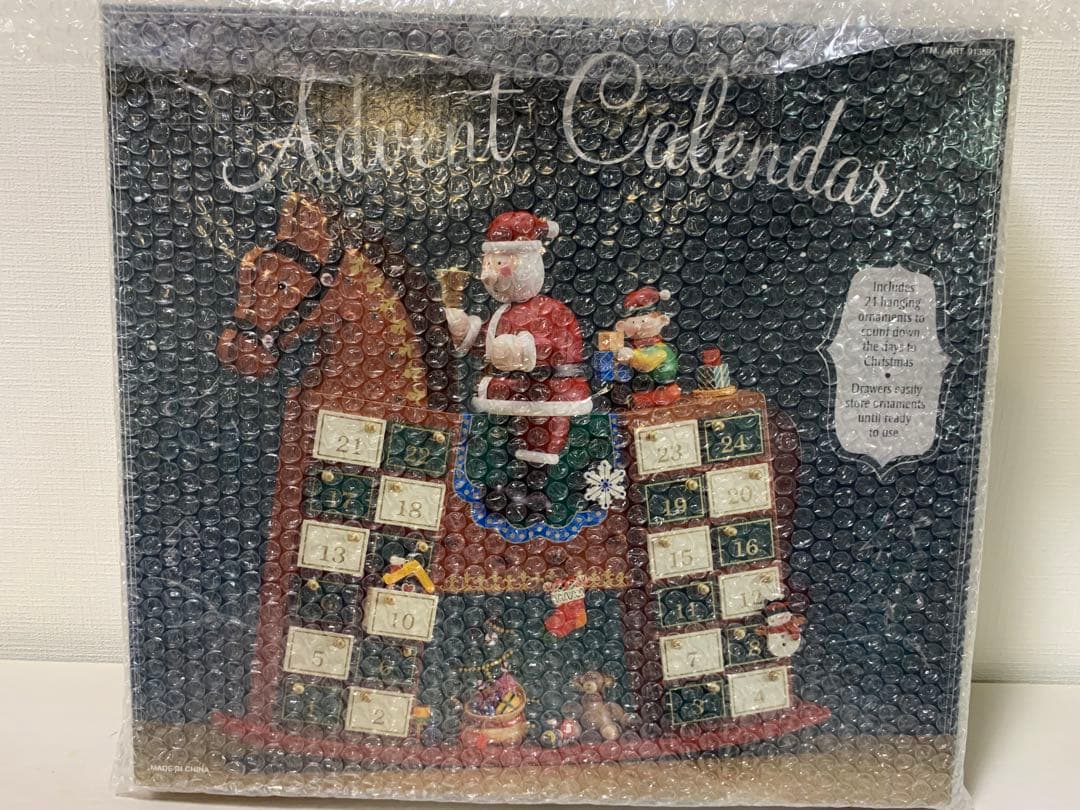 アドベントカレンダー コストコ　木製　サンタと馬