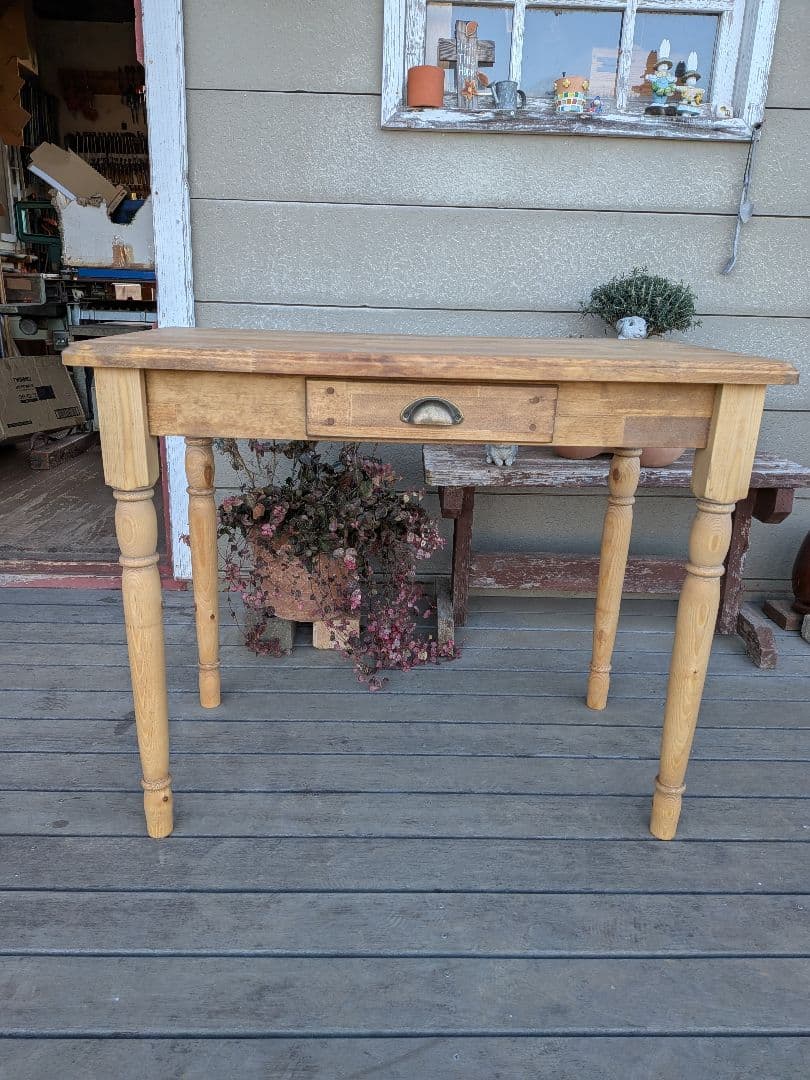 カントリー木工　ろくろ脚のデスク