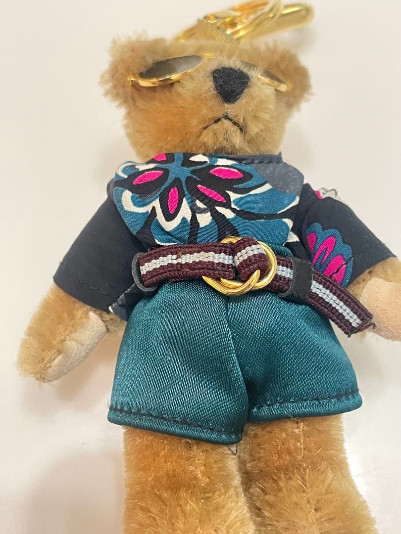 PRADA チャーム　クマ型キーホルダー サングラス