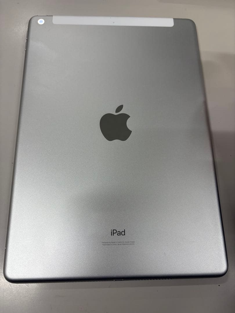 Apple iPad 第8世代Wi-Fi + Cellular シルバー 本体