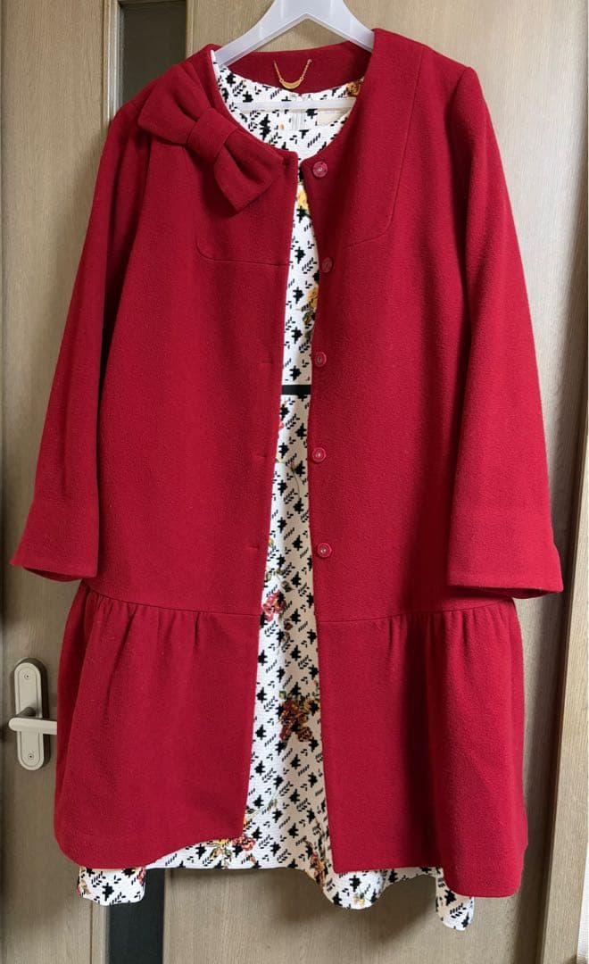 な*お様 【新年SALE 】美品☆ローズティアラリボン付ウールコート赤大きいサイ