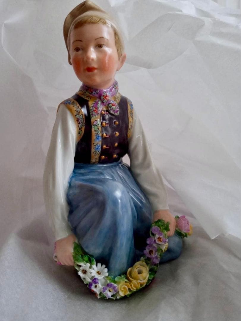 尚　　ロイヤルコペンハーゲン　フィギュリン　陶器人形　民族衣装シリーズ