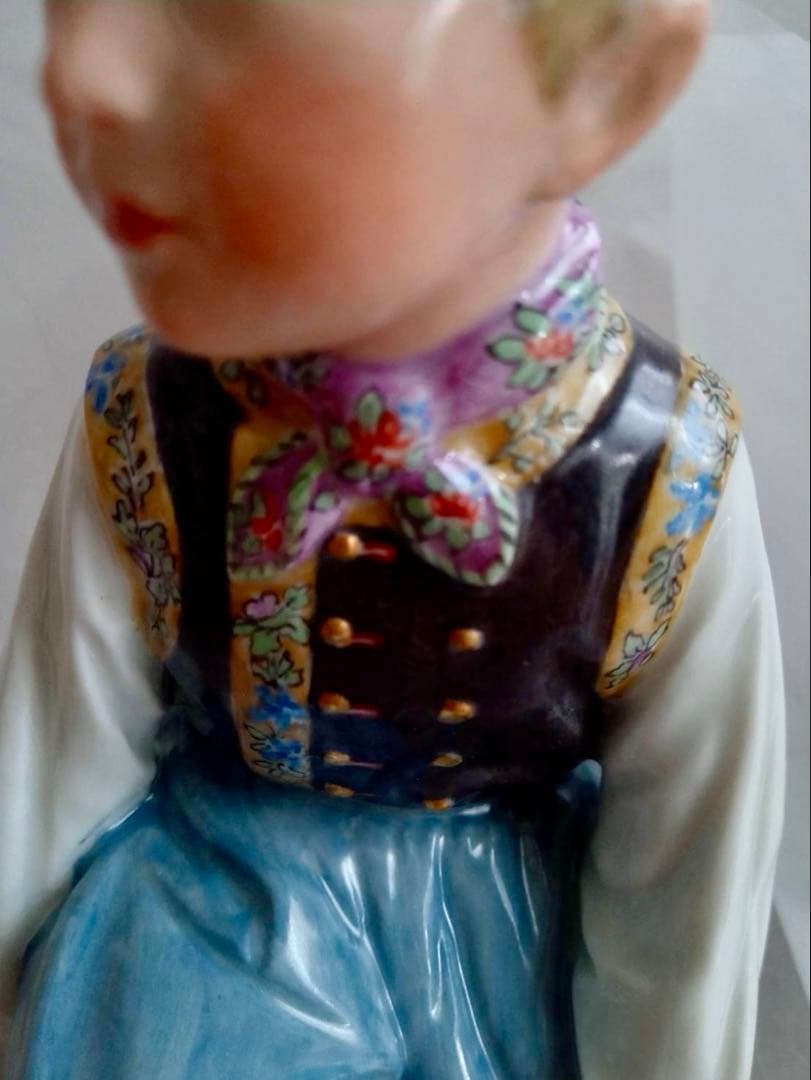 尚　　ロイヤルコペンハーゲン　フィギュリン　陶器人形　民族衣装シリーズ