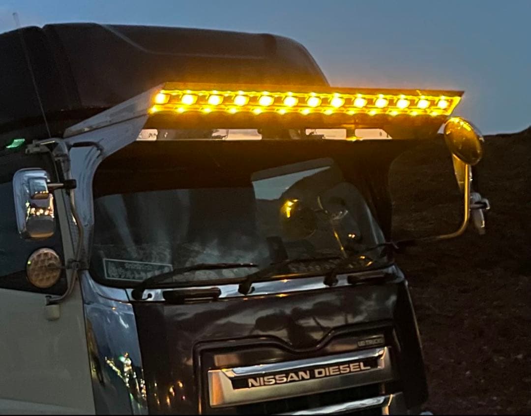 UDクオン　フロントバイザー