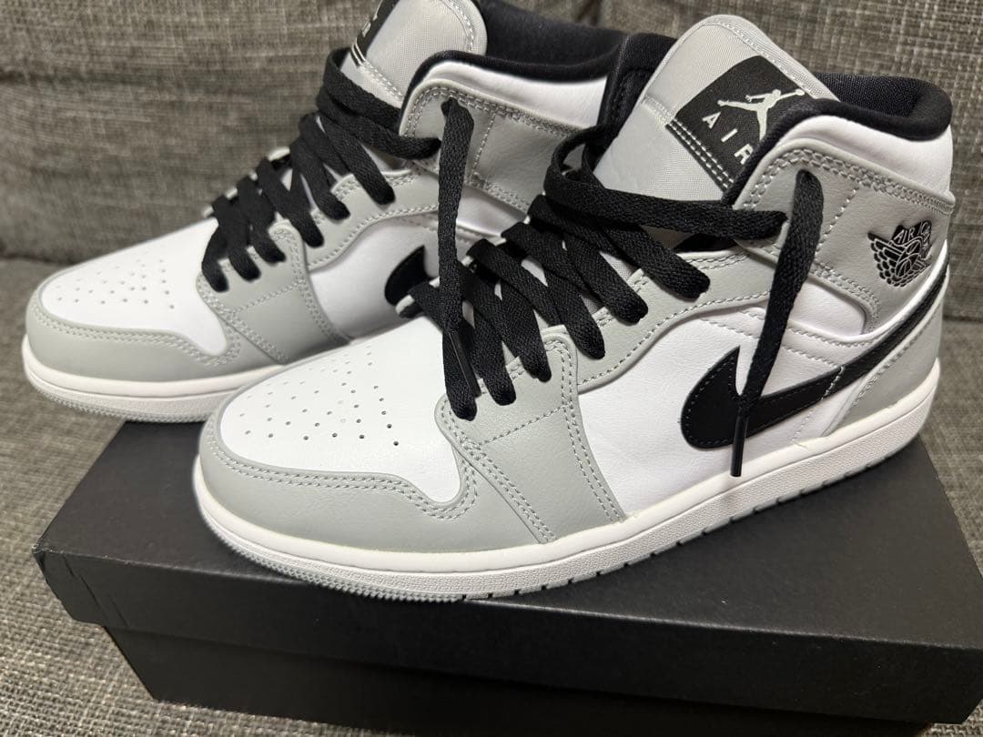 AIR JORDAN 1 MID グレー