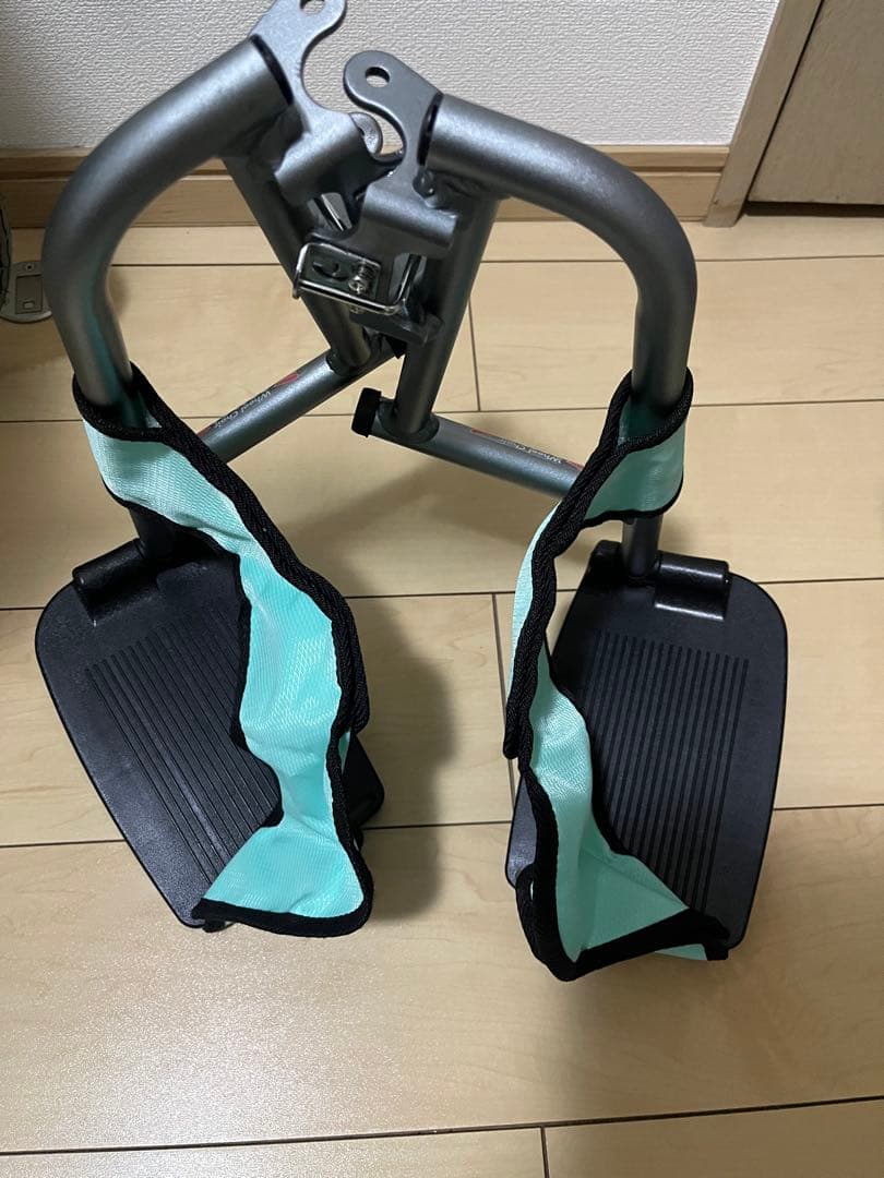 【引き取り希望】美品！ MIKI ミキ 超軽量 介助型車いす CRT-4