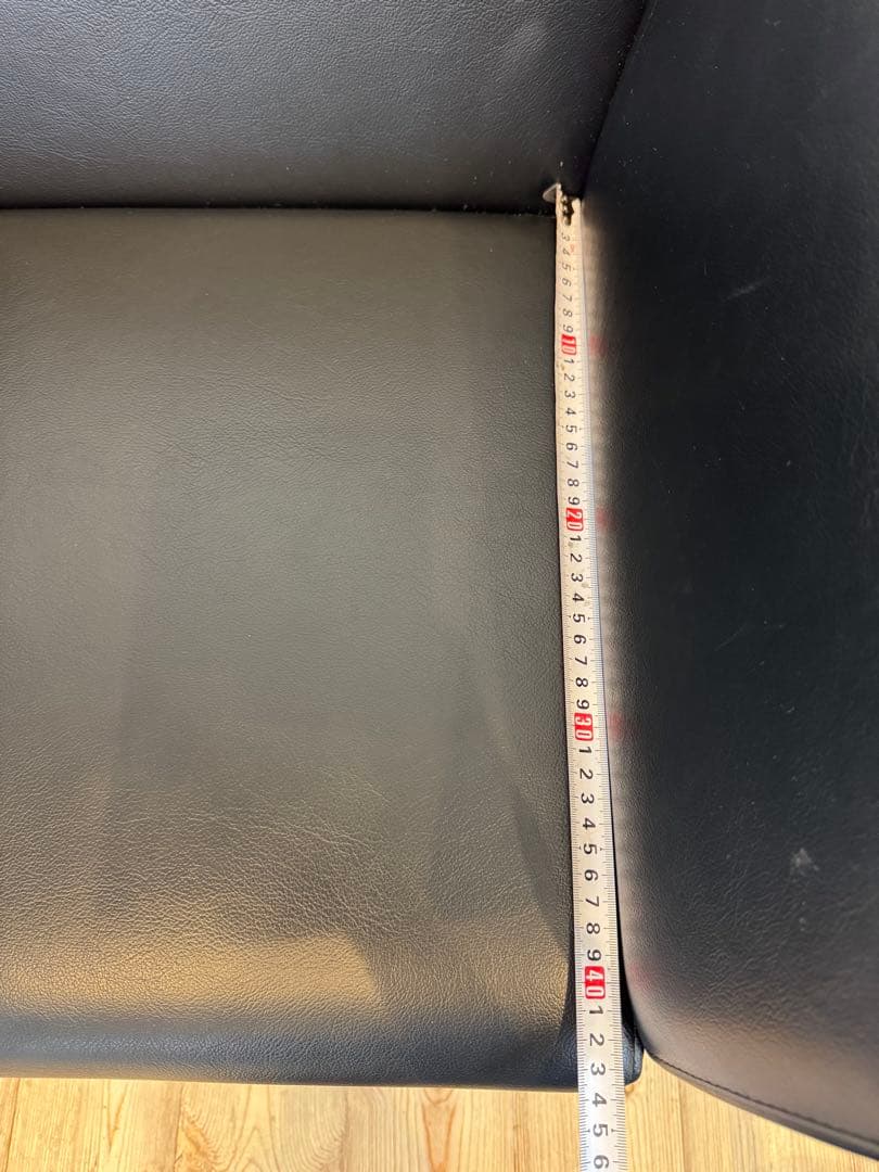 レザー調 1人掛けソファ ブラック 木製脚②