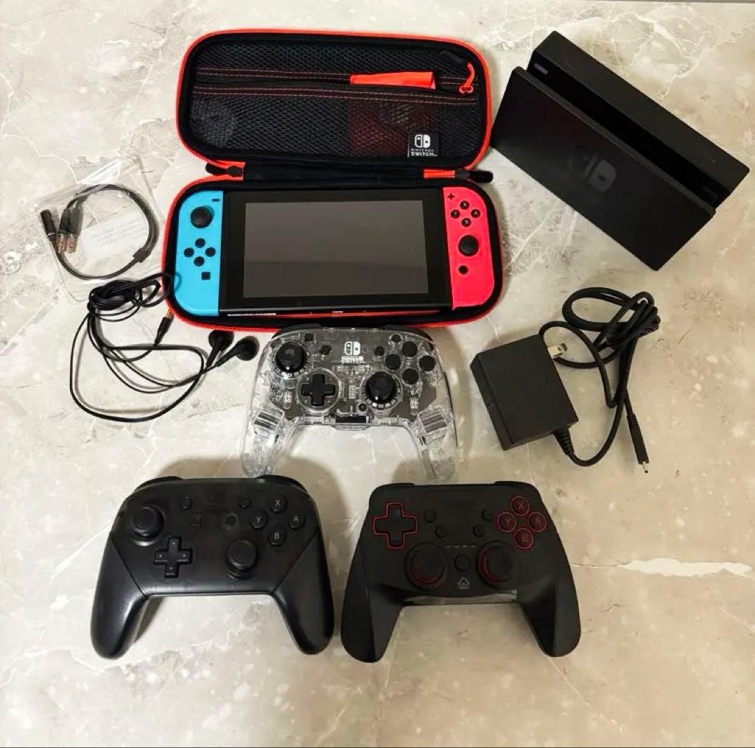 ⭐︎美品⭐︎任天堂Switch 本体バッテリー強化版ケース、コントローラ３つ！