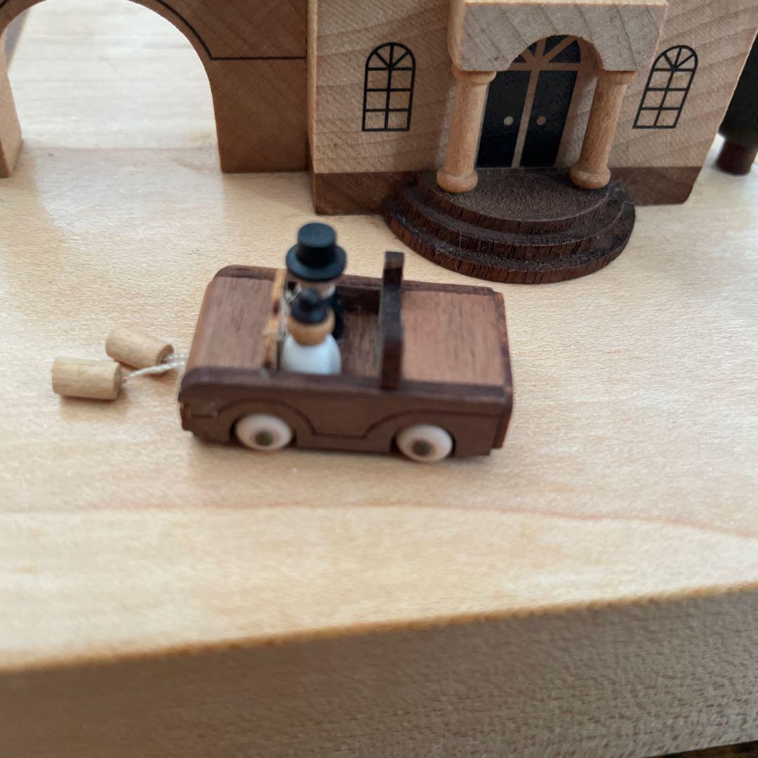 木製教会オルゴール ミニチュア車付き