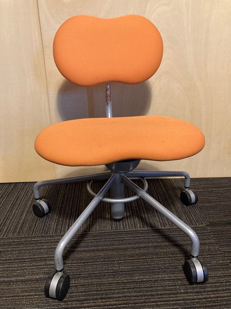 ITOKI イトーキ タシットチェア オレンジ 細江勲夫　デザイナーズ　モダン