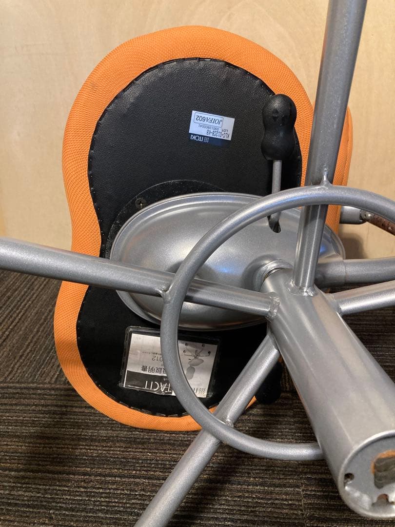 ITOKI イトーキ タシットチェア オレンジ 細江勲夫　デザイナーズ　モダン