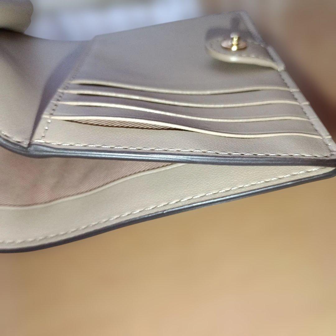 未使用COACH キスロック ミディアム二つ折り財布 日本限定フローラルプリント