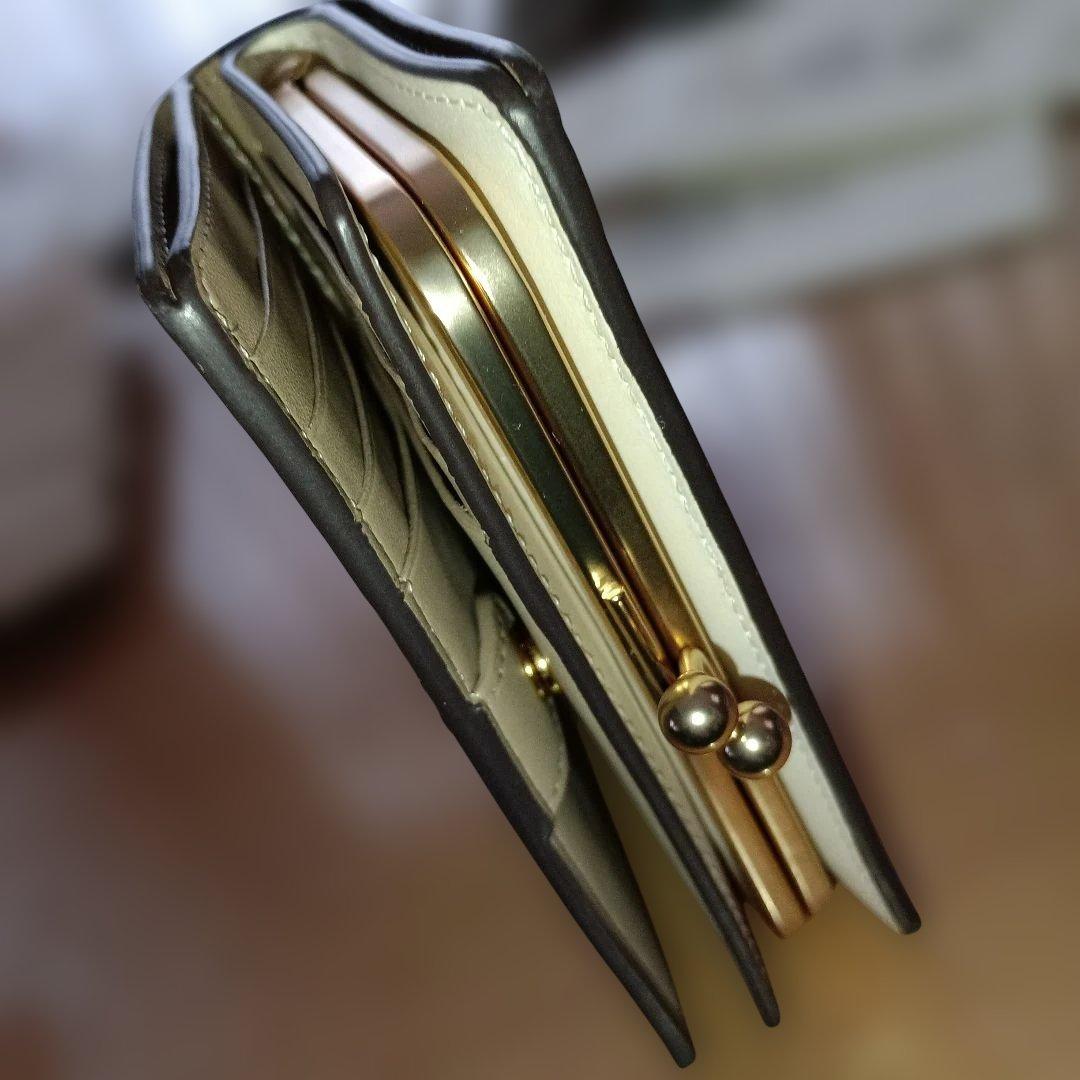 未使用COACH キスロック ミディアム二つ折り財布 日本限定フローラルプリント