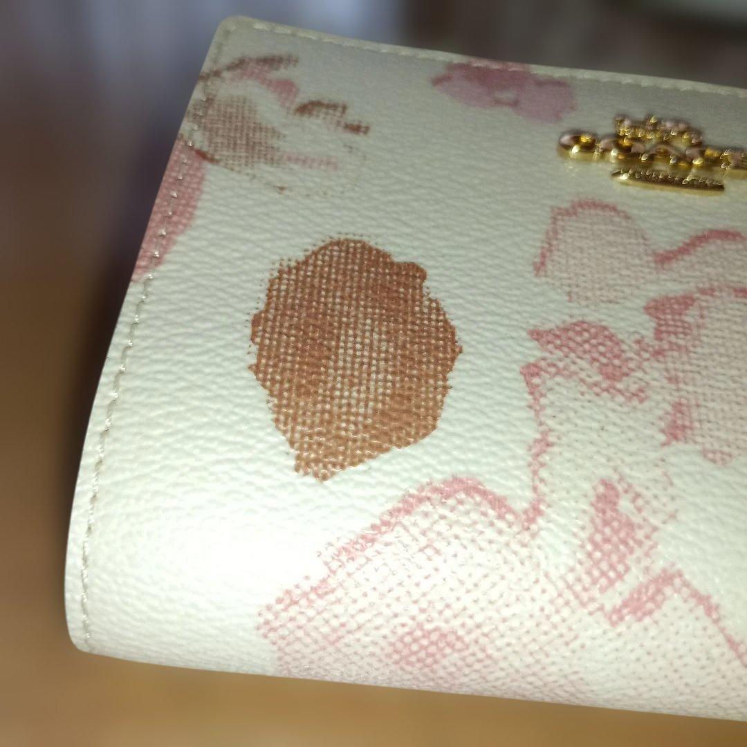 未使用COACH キスロック ミディアム二つ折り財布 日本限定フローラルプリント