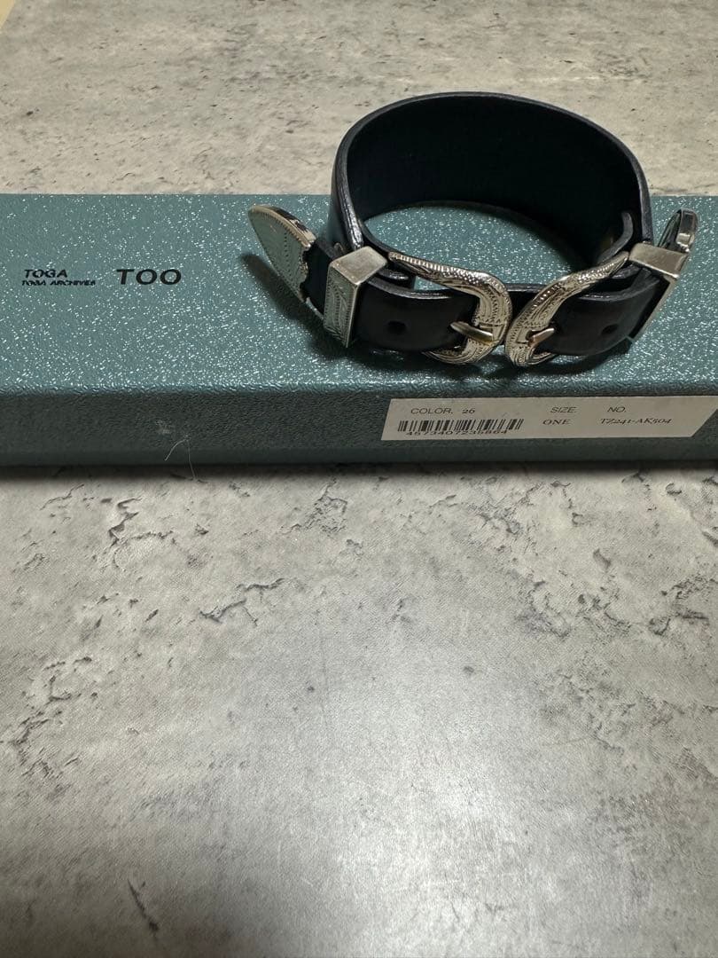 TOGA TOO ダブルバックルバングル
