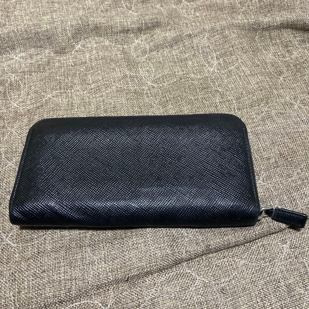 プラダ　長財布