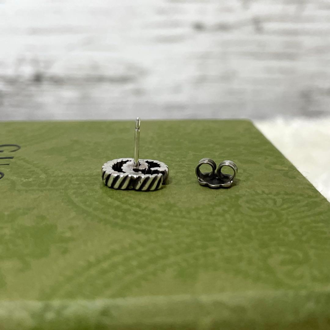 【極美品】グッチ　マーモントGG ツイストピアス片耳　アラベスク　925