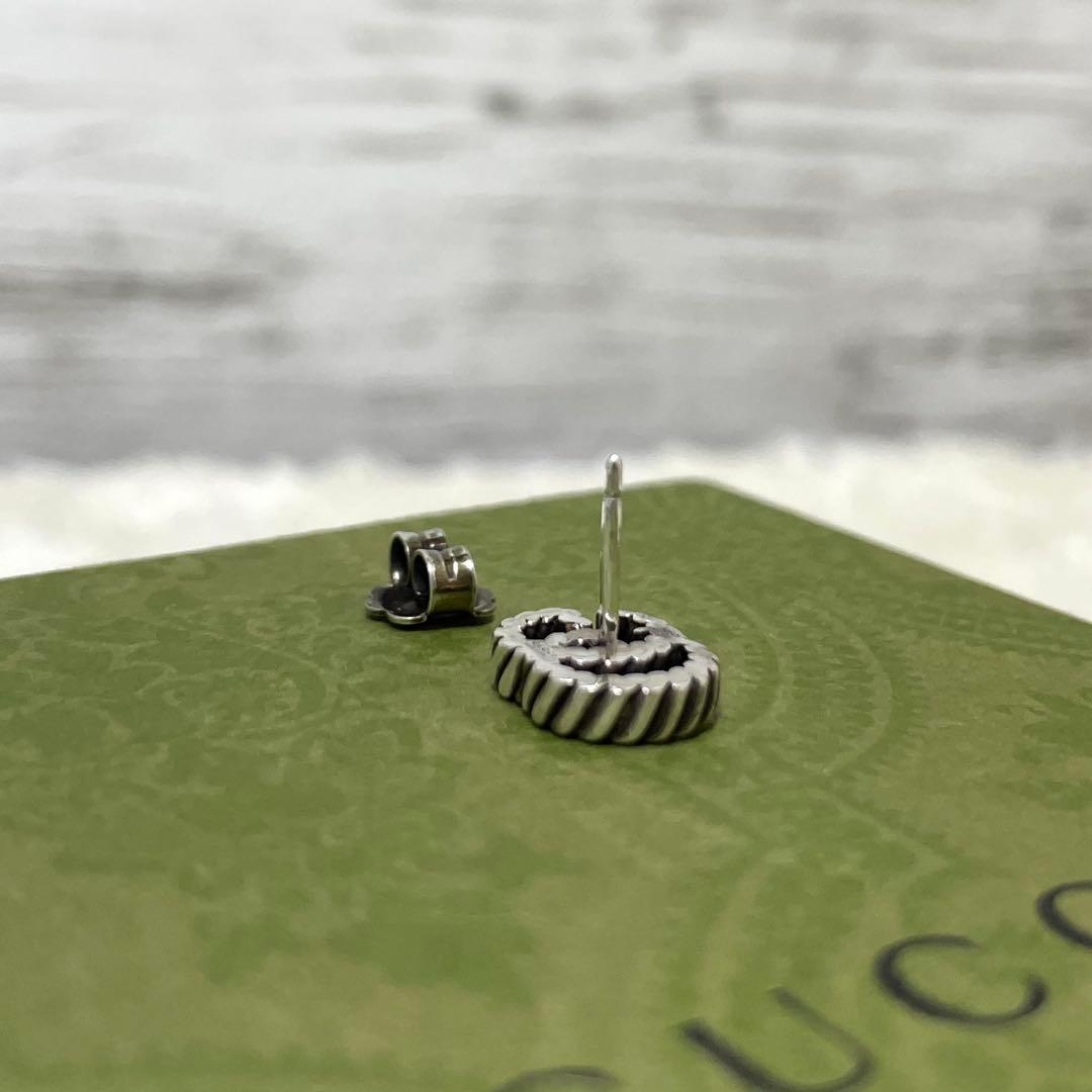 【極美品】グッチ　マーモントGG ツイストピアス片耳　アラベスク　925