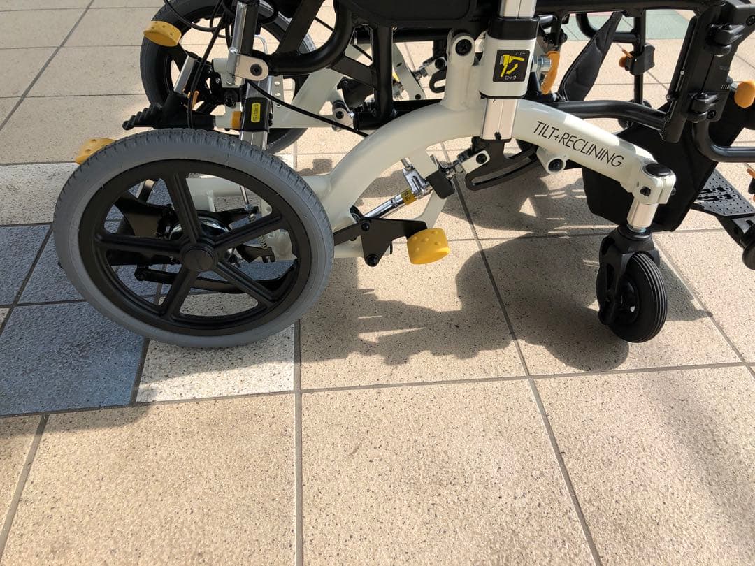 超スリム＆コンパクトリクライニング車椅子マイチルトシリーズ。MH-CR2