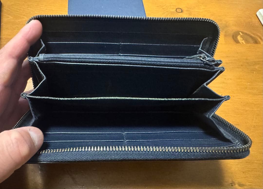 Gucci レザー GGパターン 長財布 ネイビー