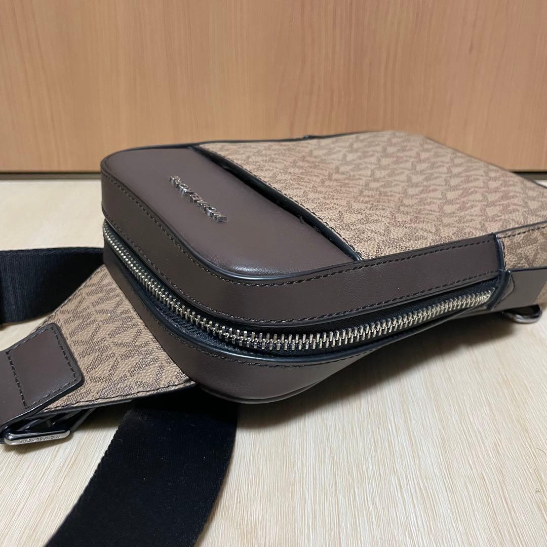 【美品】MICHAELKORS マイケルコース　スリングバッグ　MKシグネチャー