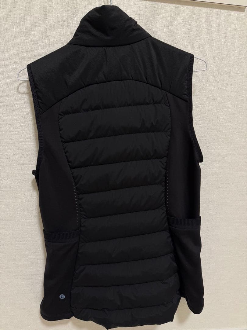 美品　Lululemon ルルレモン フード付きダウンベスト 黒 8（M）
