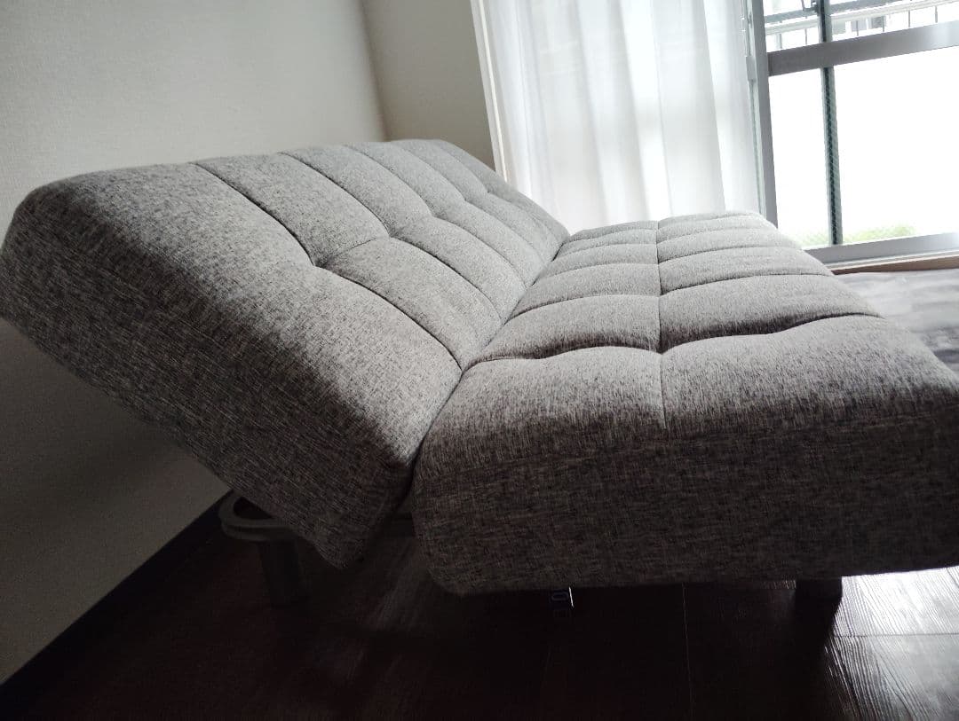 グレーのリクライニング2人掛けソファ