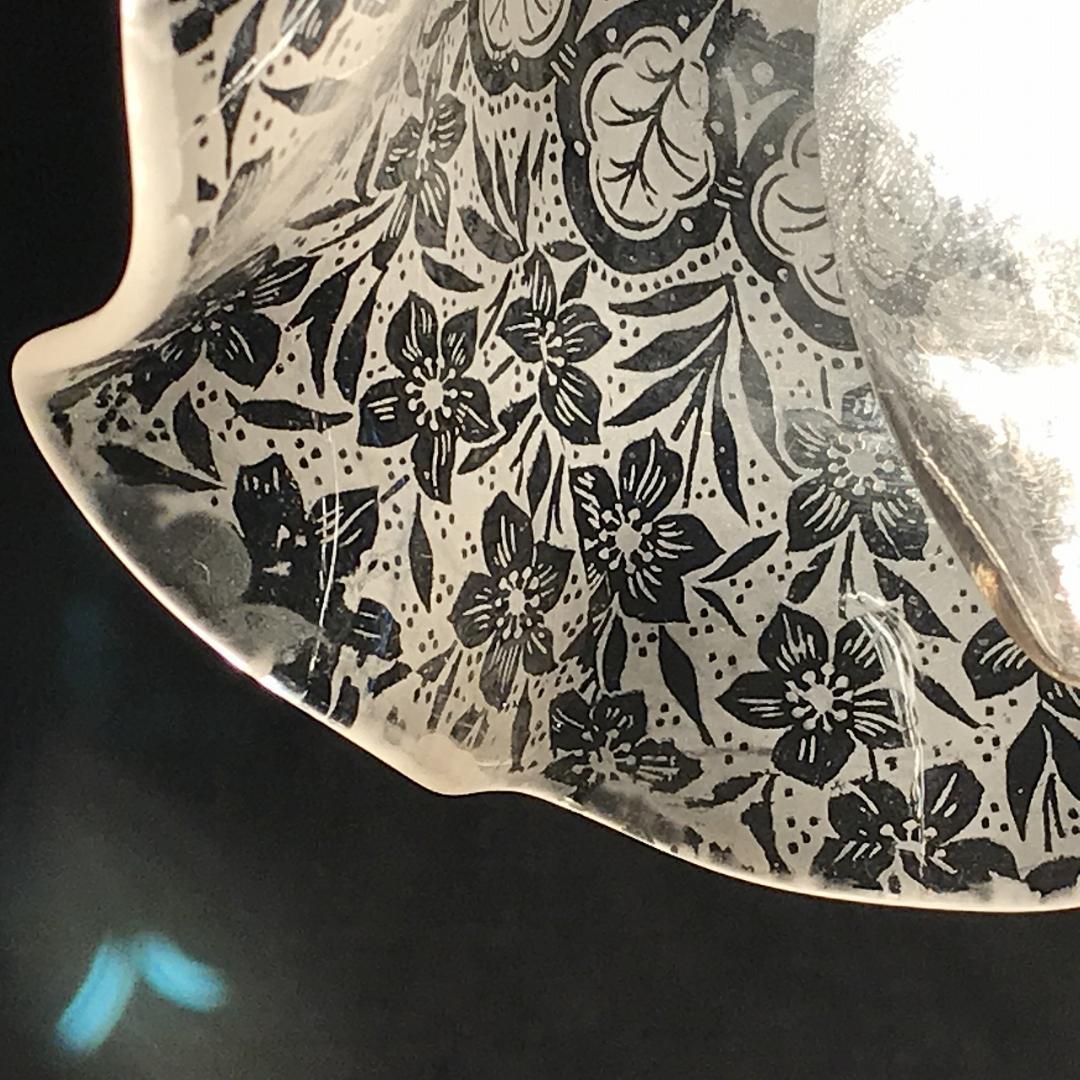 ③　英国アンティーク　エッチングガラス　ボタニカル　ランプシェード