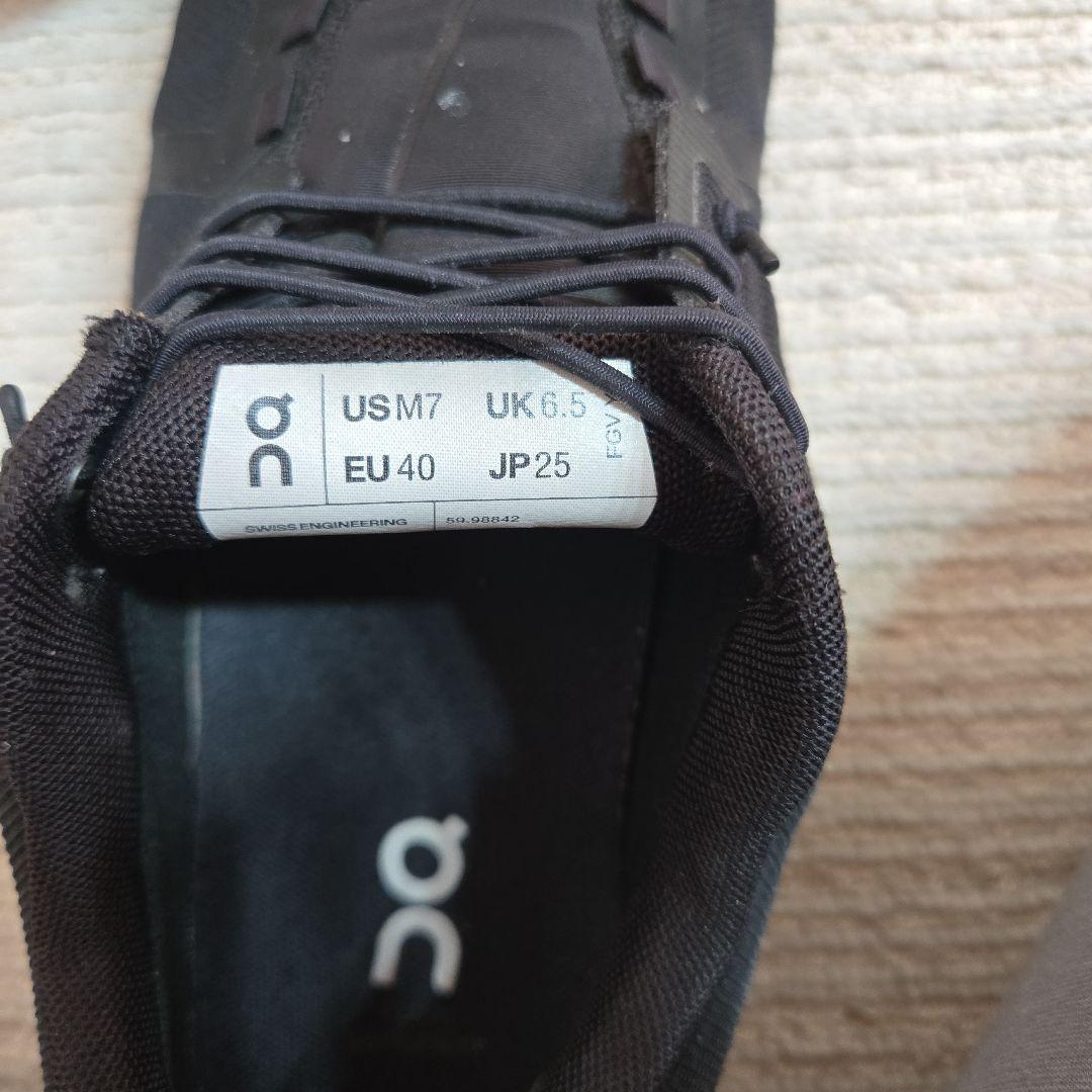 【美品】On Cloud5 ウォータープルーフ　スニーカー ブラック 25cm